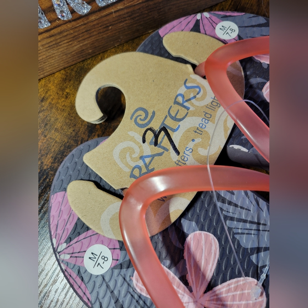 Rafters women size medium 7-8 flip flops grey pink white flowers - Picture 5 of 8